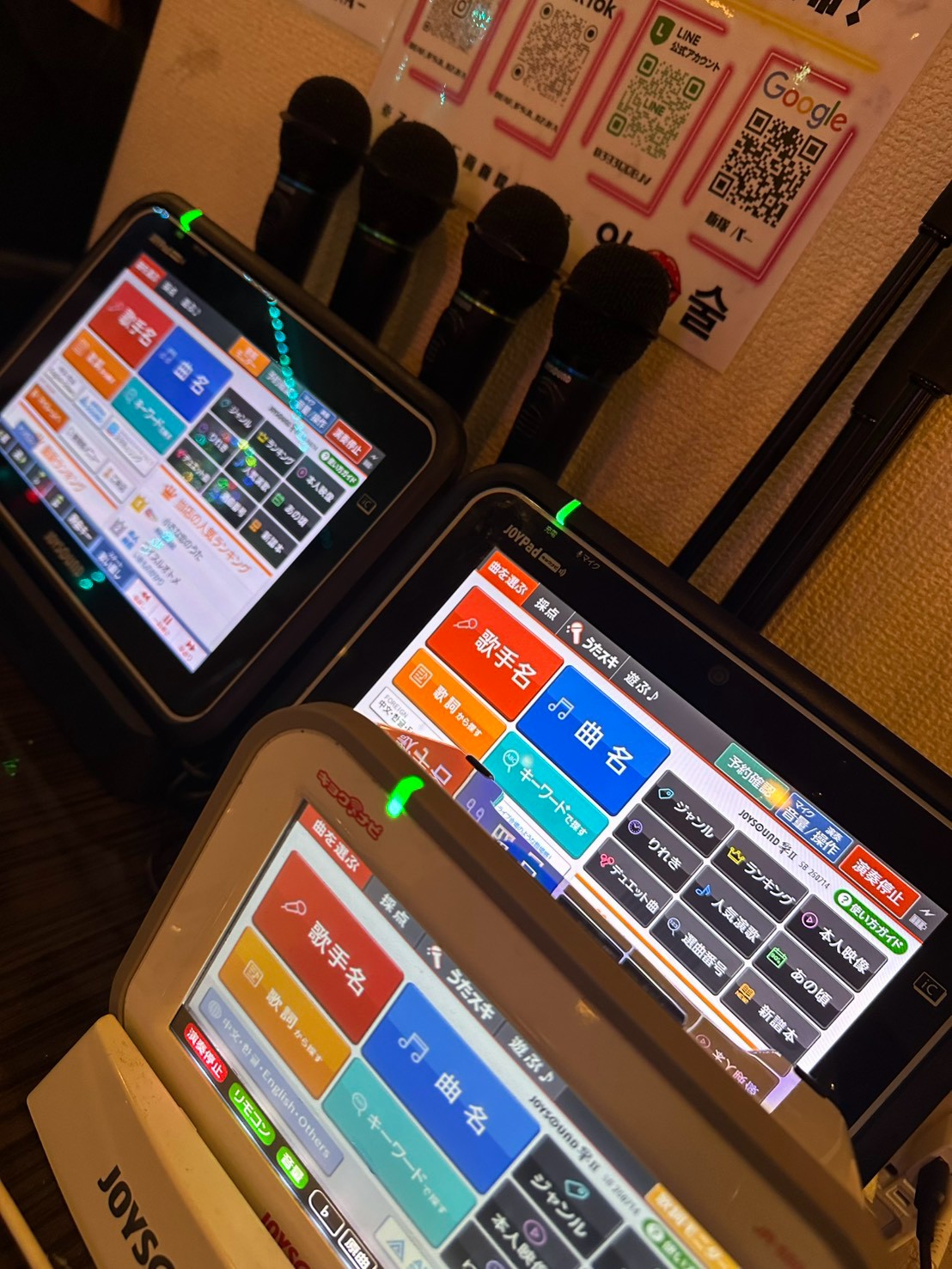 イプスルのカラオケ端末とマイク